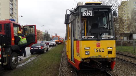 Zderzenie dwóch tramwajów na Broniewskiego Dwie osoby ranne TVN Warszawa