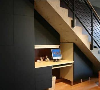 Aménager un bureau sous escalier 15 idées pratiques