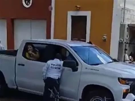 Hija de Marcela Muñoz llega a votar custodiada por policías de Campeche