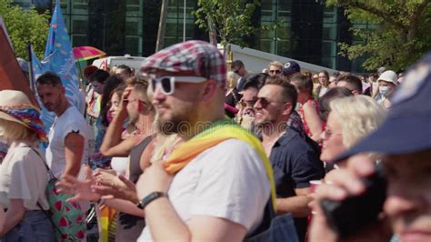 Marcha Por Los Derechos De Lgbtq En Un Desfile Del Orgullo En Varsovia