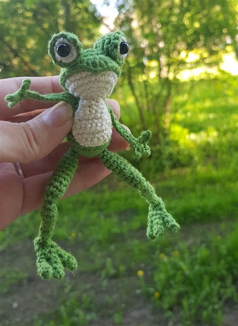 Small Frog Crochet Pattern