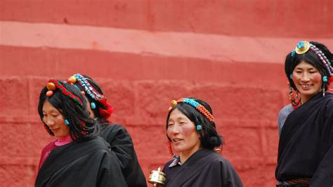 A Unique Tibetan Culture in Tibet – Tibet Group Tour