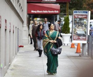 English Vinglish Movie Cast, Review, Wallpapers & Trailer