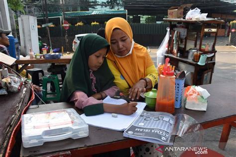 Dki Kemarin Sekolah Siap Ptm Hingga Larangan Nobar Liga Indonesia