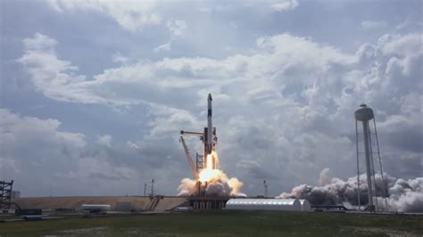 O rachetă SpaceX a decolat de la Centrul Spațial Kennedy al NASA cu