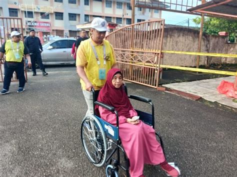 甘马挽国席补选 担心狂风暴雨 选民一早出门投票 国内 即时国内