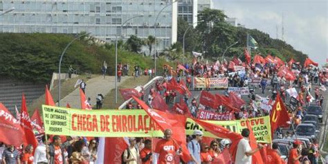 Servidores Federais Em Greve Param Trânsito Da Esplanada Dos Ministérios