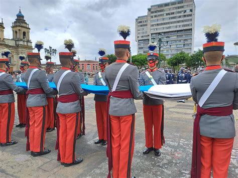 Izan pabellón nacional en Plaza de la Constitución