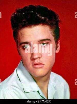 El Cantante Y Actor Estadounidense Elvis Presley Y La Actriz Ann