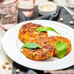 Low Carb Blumenkohl Käse Nuggets gesundes vegetarisches Hauptgericht