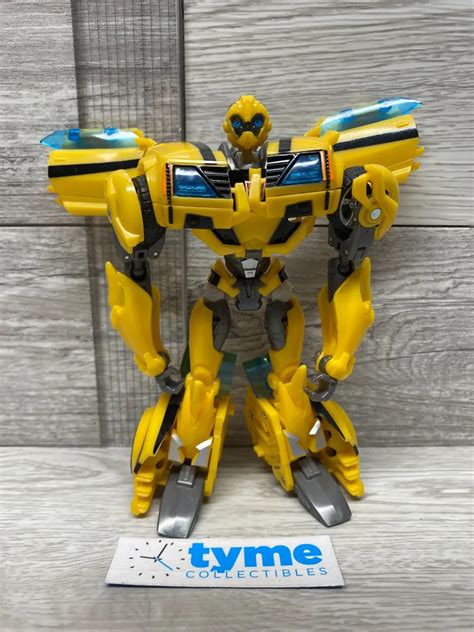 Hasbro Transformers Prime First Edition Deluxe Class Autobot Bumblebee