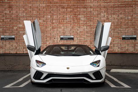 Lamborghini White Aventador S Atlanta - Panda Exotic Car Rental