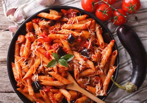 Pasta Con Melanzane Ricetta Facile Pure In Bianco E Al Forno