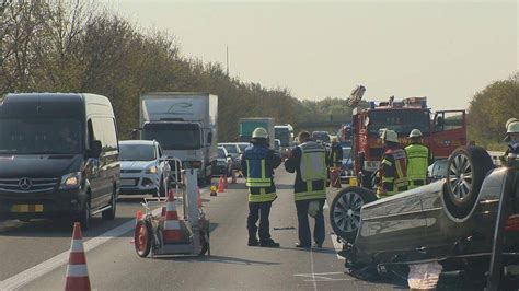 Unfall Auf Der A61 Sieben Verletzte Bei Horror Crash