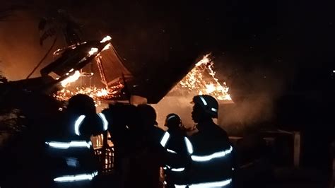 Minggu Dini Hari Rumah Warga Di Lingkar Barat Kota Bengkulu Ludes Terbakar