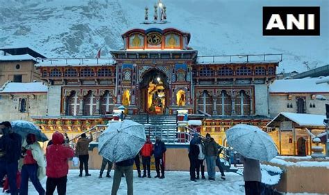 Uttarakhand Snow Fall Badrinath Temple