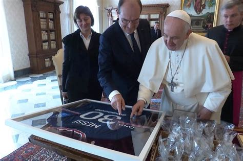 Lionel Messi Le Envió Un Regalo Especial Al Papa Francisco Diario La Página