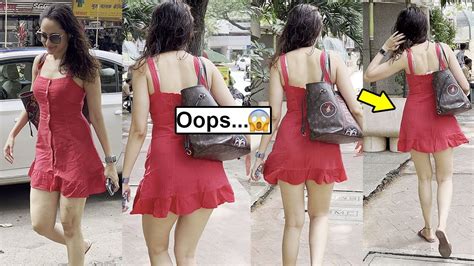 Oops Oopss Yeh Kya 😲😱 Pragya Jaiswal Suffers Biggest Oops Momnet In Red Maxi At Bandra Youtube