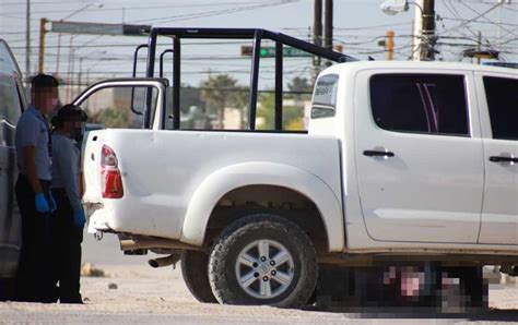 Tiran Cad Ver Envuelto En Cobijas En Calles De Lomas De San Jos