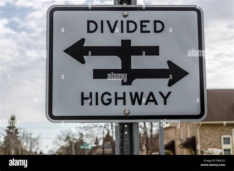 Divided Highway Sign High Resolution Stock Photography and Images - Alamy