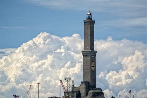 Il Faro Di Genova In Liguria Tra I Fari Pi Spettacolari Deuropa