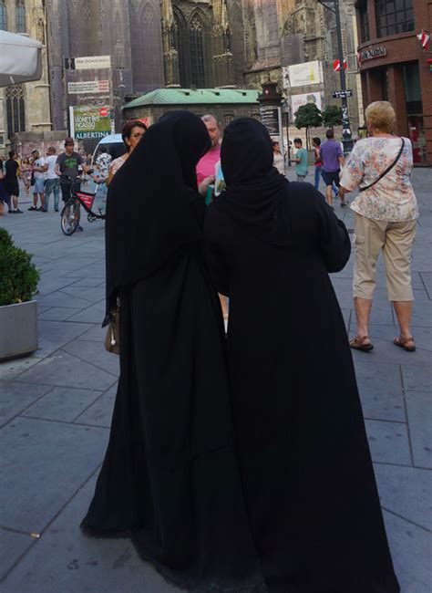 Austria Pushes Ahead With Controversial Burka Ban World News