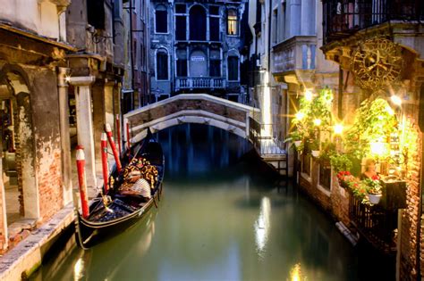 What To Know About Gondola Rides In Venice Italy