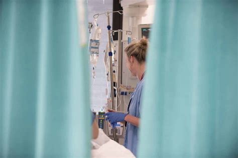 Figures Reveal ‘sharp Rise In Nurses And Midwives Quitting The