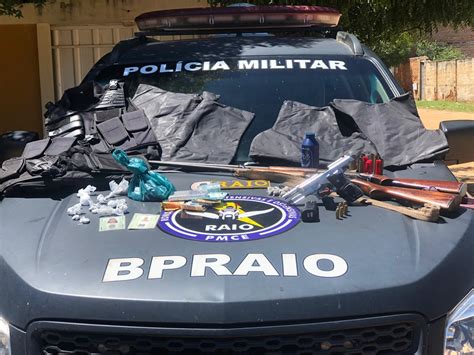 Coletes Balísticos Armas E Munições São Apreendidos Em Posse De