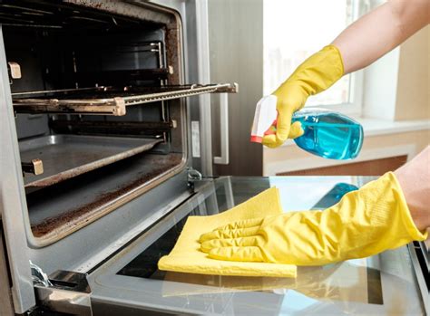 Woman Comes Up With The Perfect Way To Clean Oven Doors Once And For All Oven Cleaning Clean