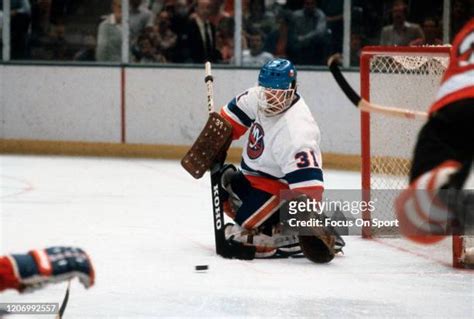 Goalies Billy Smith Photos And Premium High Res Pictures Getty Images