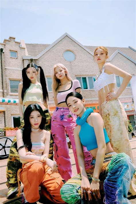 ITZY 타이틀곡 CAKE 뮤직비디오 비하인드 컷 공개K팝 입맛 자극하는 여름 맞춤형 새콤달콤 에너지 한국경제