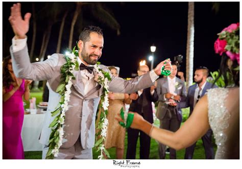 Beautiful Wedding in MOANA SURFRIDER HOTEL HI by RIGHT FRAME PHOTOGRAPHY