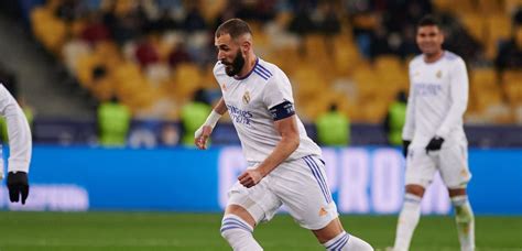 Football Karim Benzema Remporte Le Ballon D Or