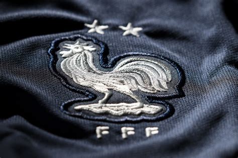 Équipe De France Pourquoi Y A T Il Un Coq Sur Le Maillot Des Bleus