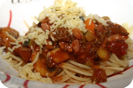 Spaghetti Met Courgette Champignons En Wortel In Tomatensaus Brutsellog