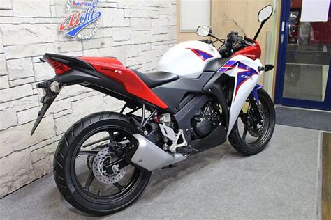 Cbr125r ホンダ Honda Cbr125r 安心の6か月保証 一年間のロードサービス付きです♪ 例外有り Zuttoride Market（ずっとライドマーケット）