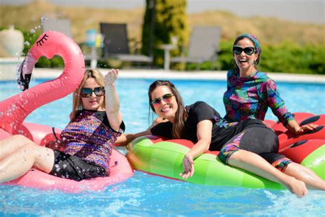 Hot Sexy Mimi Hecht Bikini Pics