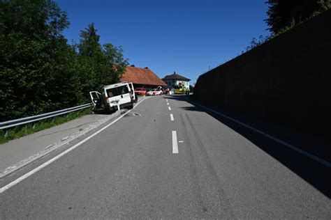 Lütisburg Station SG Drei Verletzte nach Frontalkollision Polizeinews ch