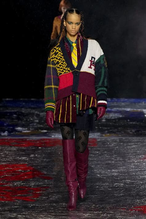 Tommy Hilfiger Fall 2022 2023 Tommy Factory RUNWAY MAGAZINE Official