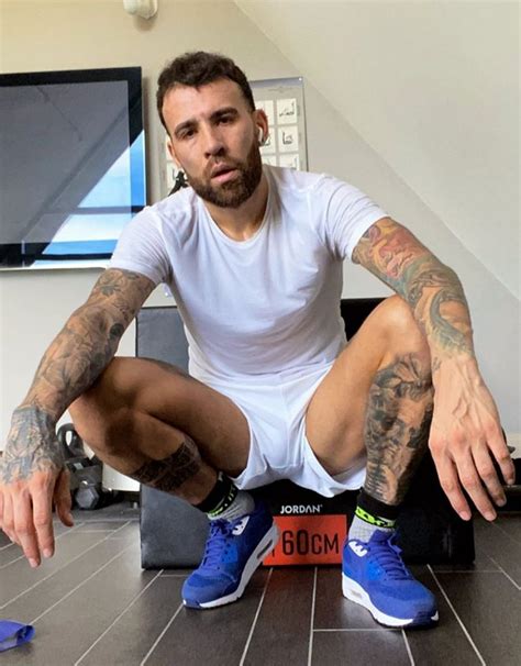 VIRALES DE FAMOSO on Twitter Nicolás Otamendi https t co