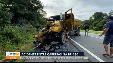 JPB1 Motorista de caminhão fica preso às ferragens após acidente