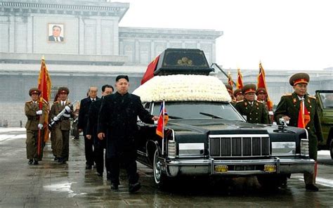 Kim Jong-il funeral: North Korea's Kim Jong-un leads procession as ...