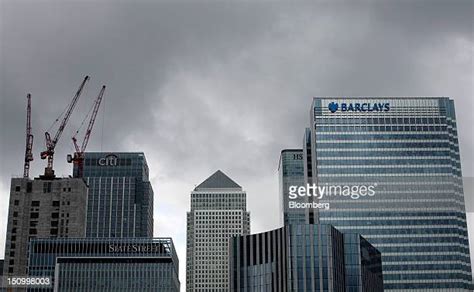 Barclays Plc Headquarters At Canary Wharf Photos and Premium High Res ...