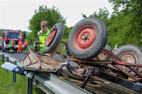 Traktorfahrer Stirbt Bei Unfall In Der Bayerischen Rh N M Nnerstadt