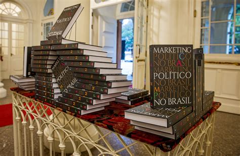 Livro Sobre Marketing Pol Tico No Brasil Tem Sess O De Aut Grafos Na