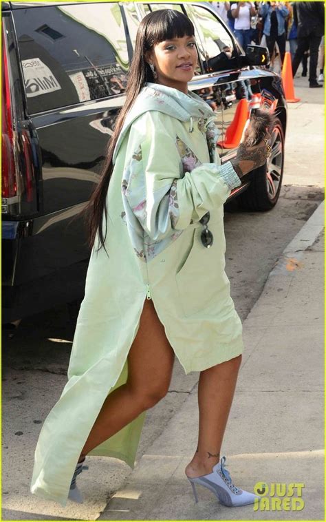 Pin By Rih Fenty On Rihanna Candids Rihanna Outfits Rihanna