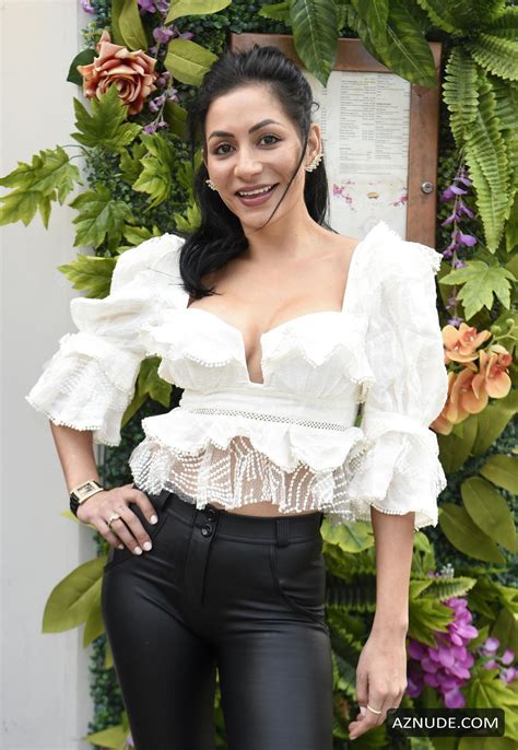 PERLA NAVIA Nude AZNude