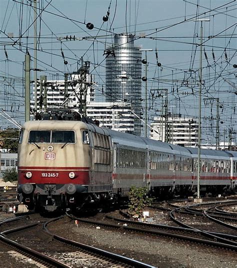 Eisenbahn-Kurier – Vorbild und Modell - Die Baureihe 103 heute – ein ...