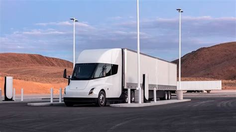 Así funciona el Tesla Semi el camión futurista que diseñó Elon Musk